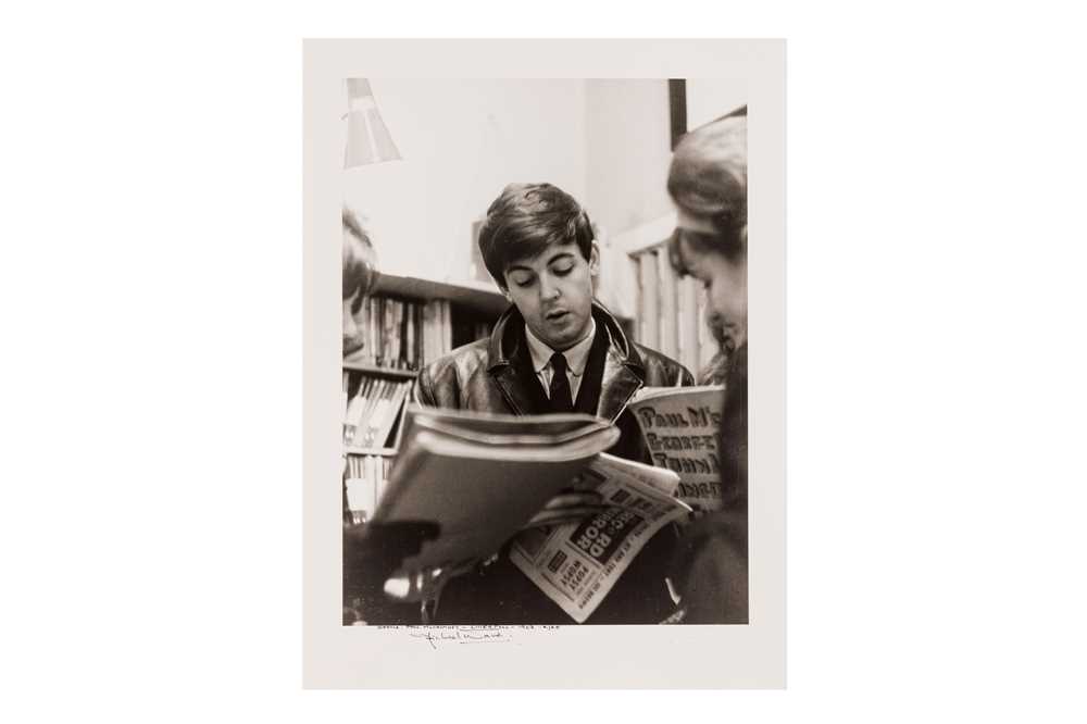 Paul McCartney signing autographs before the final gig at The