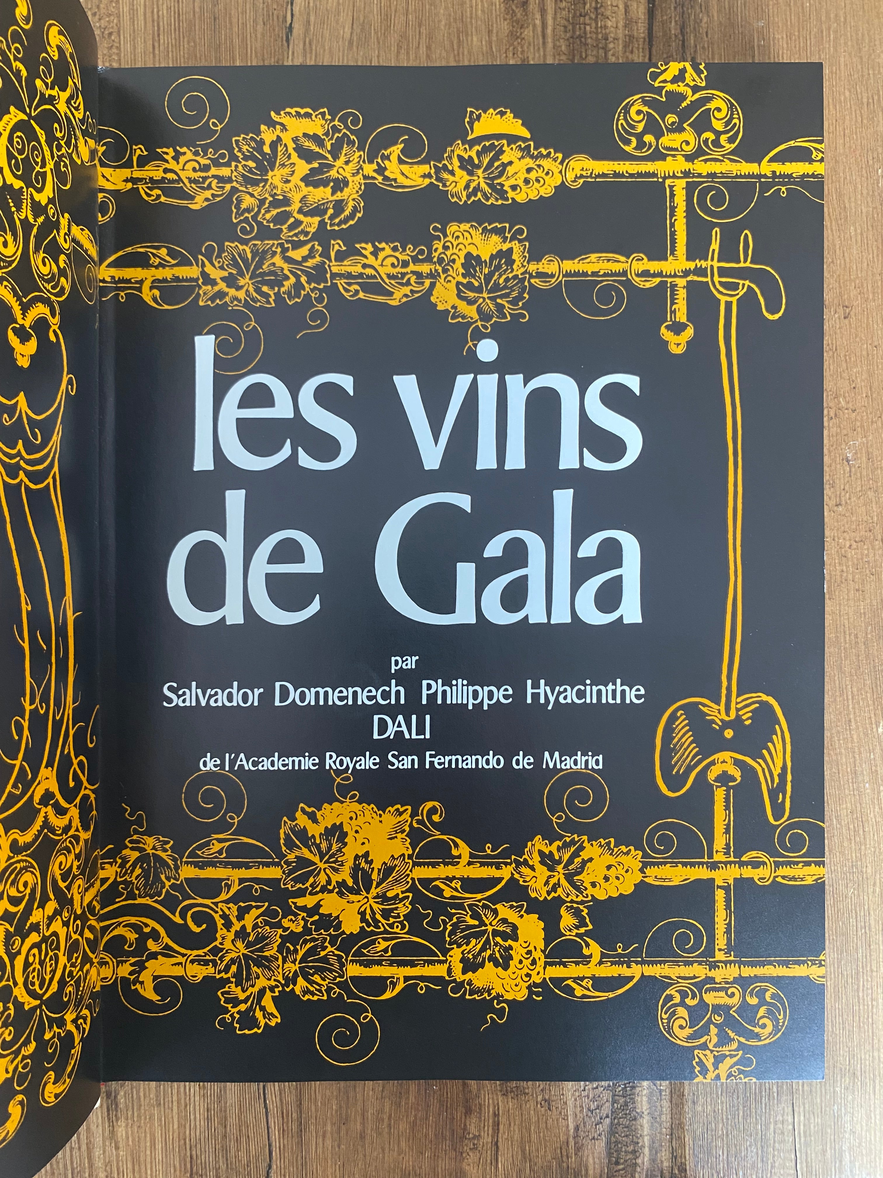 LES Vins DE GALA. 洋書 Les Vins de Gala | 1977, first edition of Salvador Dali's